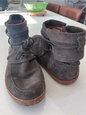 UGG Women’s Reid Suede Lace-Up Ankle Boots, Color Slate, size 9